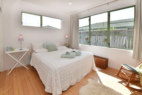 Photo of property in 2/10 Ross Crescent, Orewa, 0931