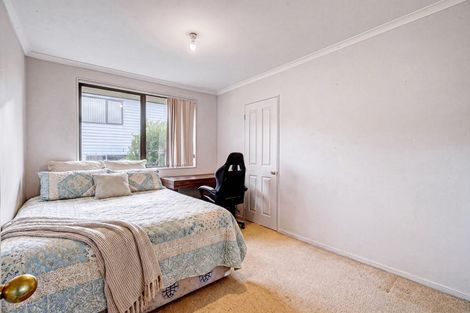 Photo of property in 11 Plumstead Rise, Glen Eden, Auckland, 0602