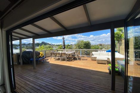 Photo of property in 4 Waiora Road, Stanmore Bay, Whangaparaoa, 0932