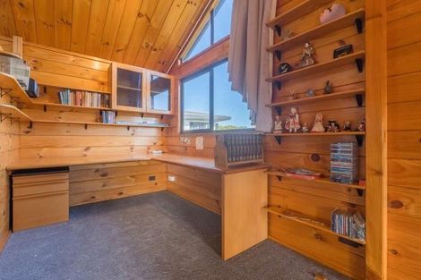 Photo of property in 6 Frimley Terrace, Waikanae Beach, Waikanae, 5036