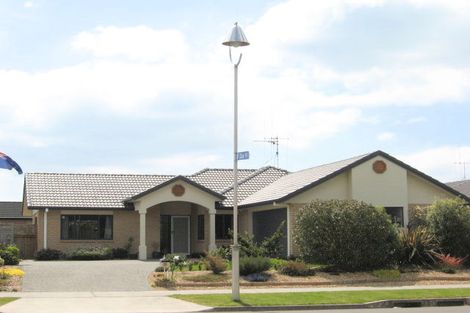 Photo of property in 28 Beachwater Drive, Papamoa Beach, Papamoa, 3118