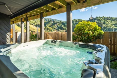 Photo of property in 14 Cornwall Street, Picton, 7220