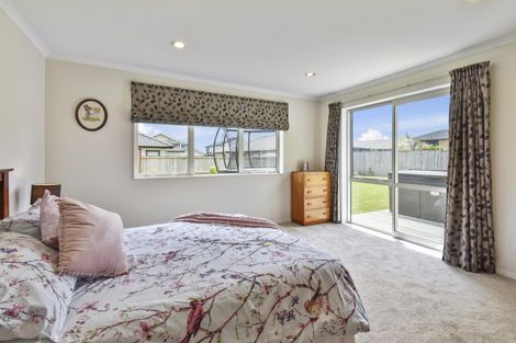Photo of property in 61 Turnberry Drive, Wattle Downs, Auckland, 2103