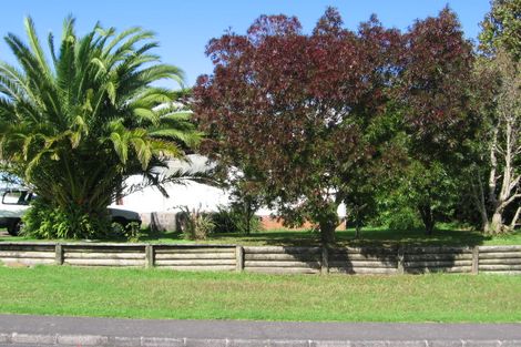 Photo of property in 61 Gloria Avenue, Te Atatu Peninsula, Auckland, 0610
