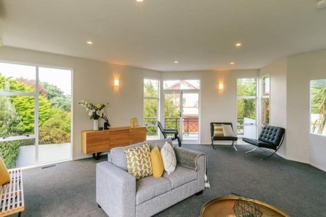 Photo of property in 18 London Road, Korokoro, Lower Hutt, 5012