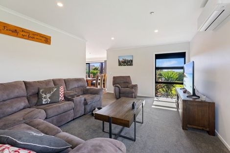 Photo of property in 10 Oriwa Lane, Levin, 5571