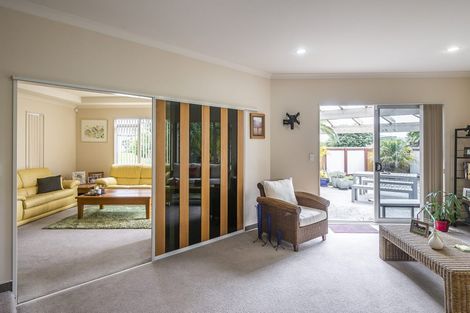 Photo of property in 43 Quadrant Heights, Paraparaumu, 5032