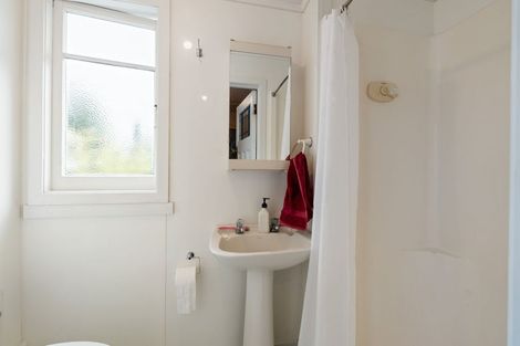 Photo of property in 2 Kent Road, Regent, Whangarei, 0112
