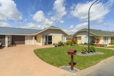 Photo of property in 3 Royal Fern, Kelvin Grove, Palmerston North, 4414