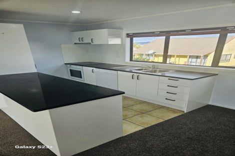 Photo of property in 12 Kevale Place, Manurewa, Auckland, 2102