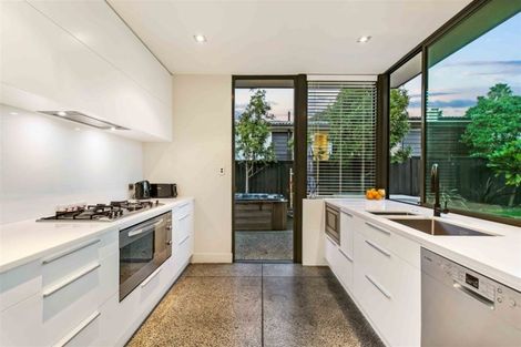 Photo of property in 4a Norwood Road, Bayswater, Auckland, 0622