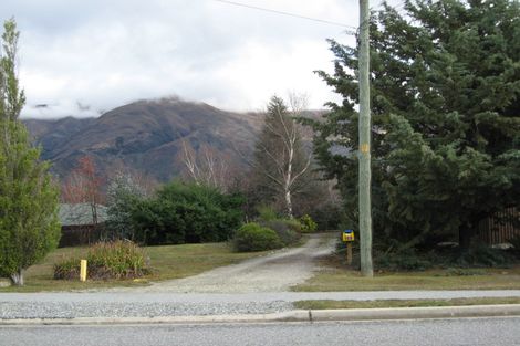 Photo of property in 100 Beacon Point Road, Wanaka, 9305