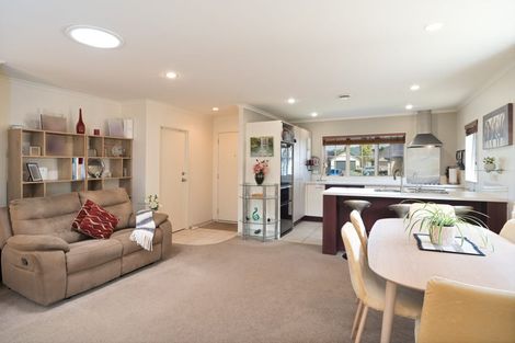 Photo of property in 8 Espalier Drive, Henderson, Auckland, 0612