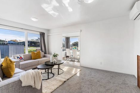 Photo of property in 22 Innismara Avenue, Wattle Downs, Auckland, 2103