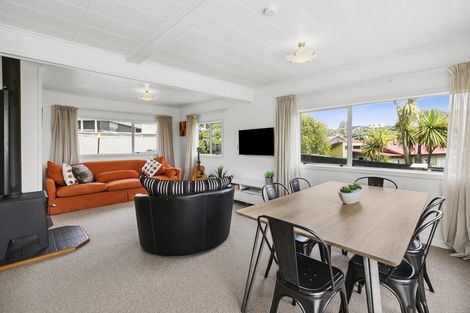 Photo of property in 4 Shearer Drive, Oakura, 4314