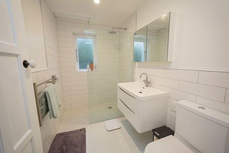 Photo of property in 4/2 Herne Bay Road, Herne Bay, Auckland, 1011