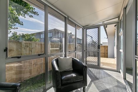 Photo of property in 2/42 Kenderdine Road, Papatoetoe, Auckland, 2025