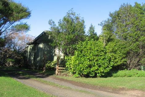 Photo of property in 2 Tane Road, Laingholm, Auckland, 0604