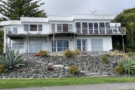 Photo of property in 17 Maori Hut Road, Red Beach, 0932
