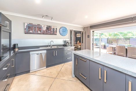 Photo of property in 18 Golf Vue Place, Castlecliff, Whanganui, 4501