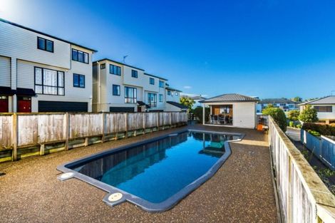 Photo of property in 26/22 Northcross Drive, Oteha, Auckland, 0632