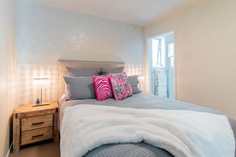 Photo of property in 5 Stitchbird Crescent, Papakura, 2110