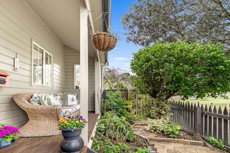 Photo of property in 16 Rangiwhea Road, Waiuku, 2123