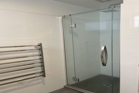 Photo of property in 352 Queens Drive, Lyall Bay, Wellington, 6022