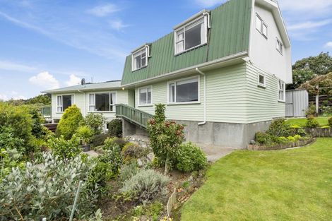 Photo of property in 72 Raroa Terrace, Tawa, Wellington, 5028