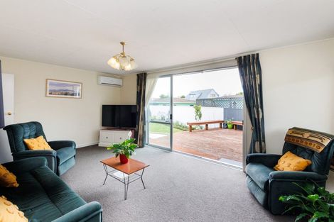 Photo of property in 28 Escort Grove, Awapuni, Palmerston North, 4412