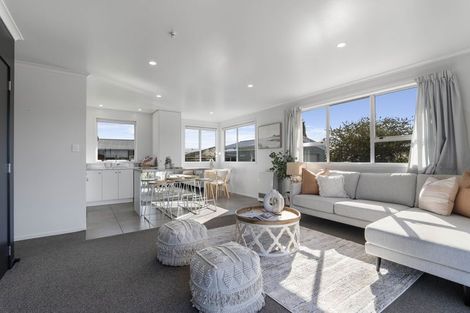 Photo of property in 7c Fairview Place, Westown, New Plymouth, 4310