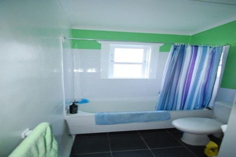 Photo of property in 52 Tio Tio Road, Miramar, Wellington, 6022