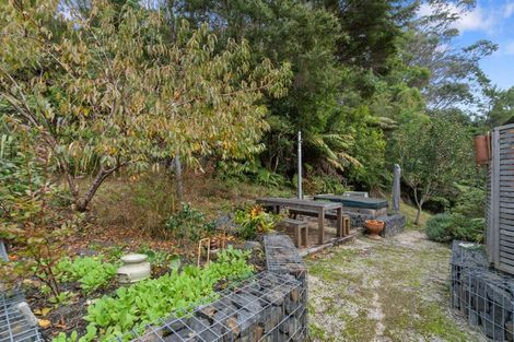 Photo of property in 140 Shaw Road, Oratia, Auckland, 0604