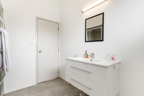 Photo of property in 2/29 Sealy Road, Torbay, Auckland, 0630