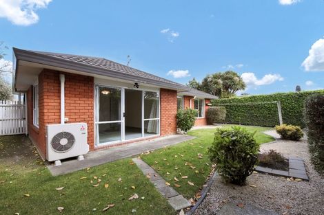 Photo of property in 2/86 Aorangi Road, Bryndwr, Christchurch, 8053