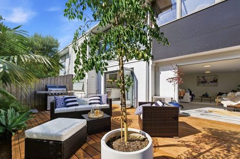 Photo of property in 1/149 Eskdale Road, Birkdale, Auckland, 0626