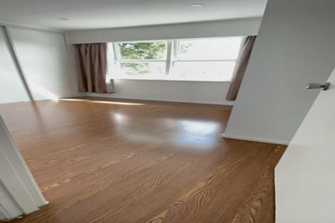 Photo of property in 372 Glenfield Road, Glenfield, Auckland, 0629