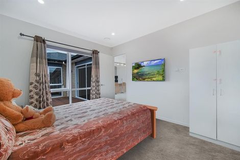 Photo of property in 1 Tuwhare Street, Papakura, 2110