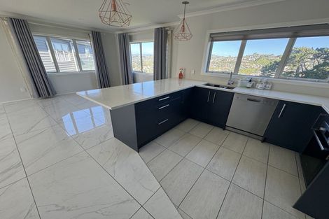 Photo of property in 73 Erlestoke Crescent, Churton Park, Wellington, 6037