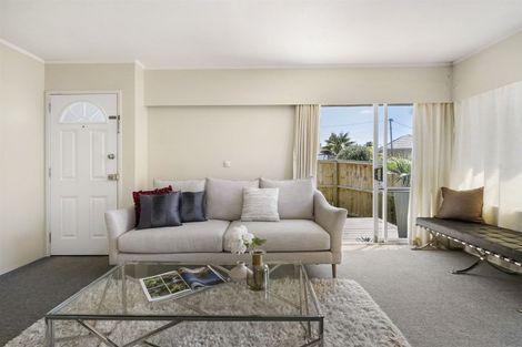 Photo of property in 3/68 Lake Road, Narrow Neck, Auckland, 0624