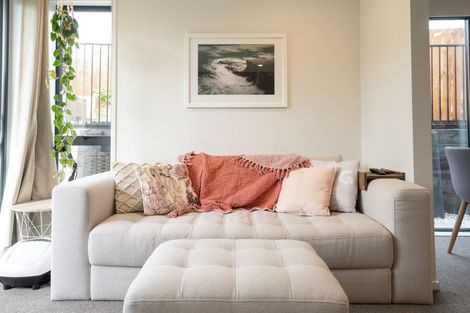 Photo of property in 42e View Road, Henderson, Auckland, 0612