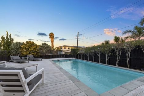 Photo of property in 113 Litten Road, Cockle Bay, Auckland, 2014