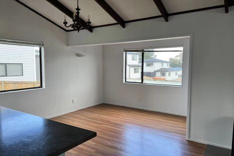 Photo of property in 21 Colwill Road, Massey, Auckland, 0614