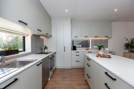 Photo of property in 77 Amohia Street, Paraparaumu, 5032