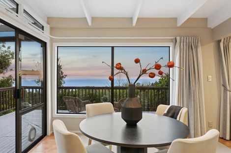 Photo of property in 6 Otitori Bay Road, Titirangi, Auckland, 0604