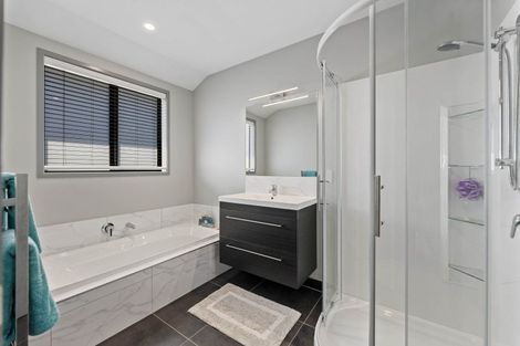 Photo of property in 8 Komahimahi Way, Motuoapa, 3382