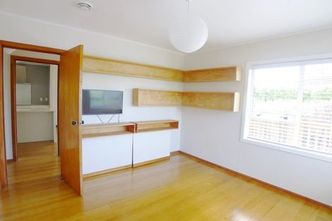 Photo of property in 42 Kervil Avenue, Te Atatu Peninsula, Auckland, 0610
