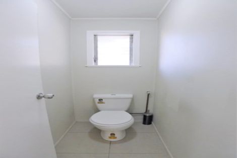 Photo of property in 1 Iorangi Place, Hillpark, Auckland, 2102