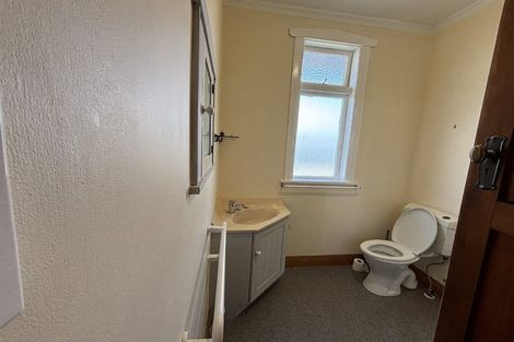 Photo of property in 30 Napier Street, Karaka Bays, Wellington, 6022