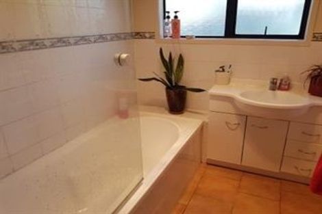 Photo of property in 14 Chablis Place, Henderson, Auckland, 0612